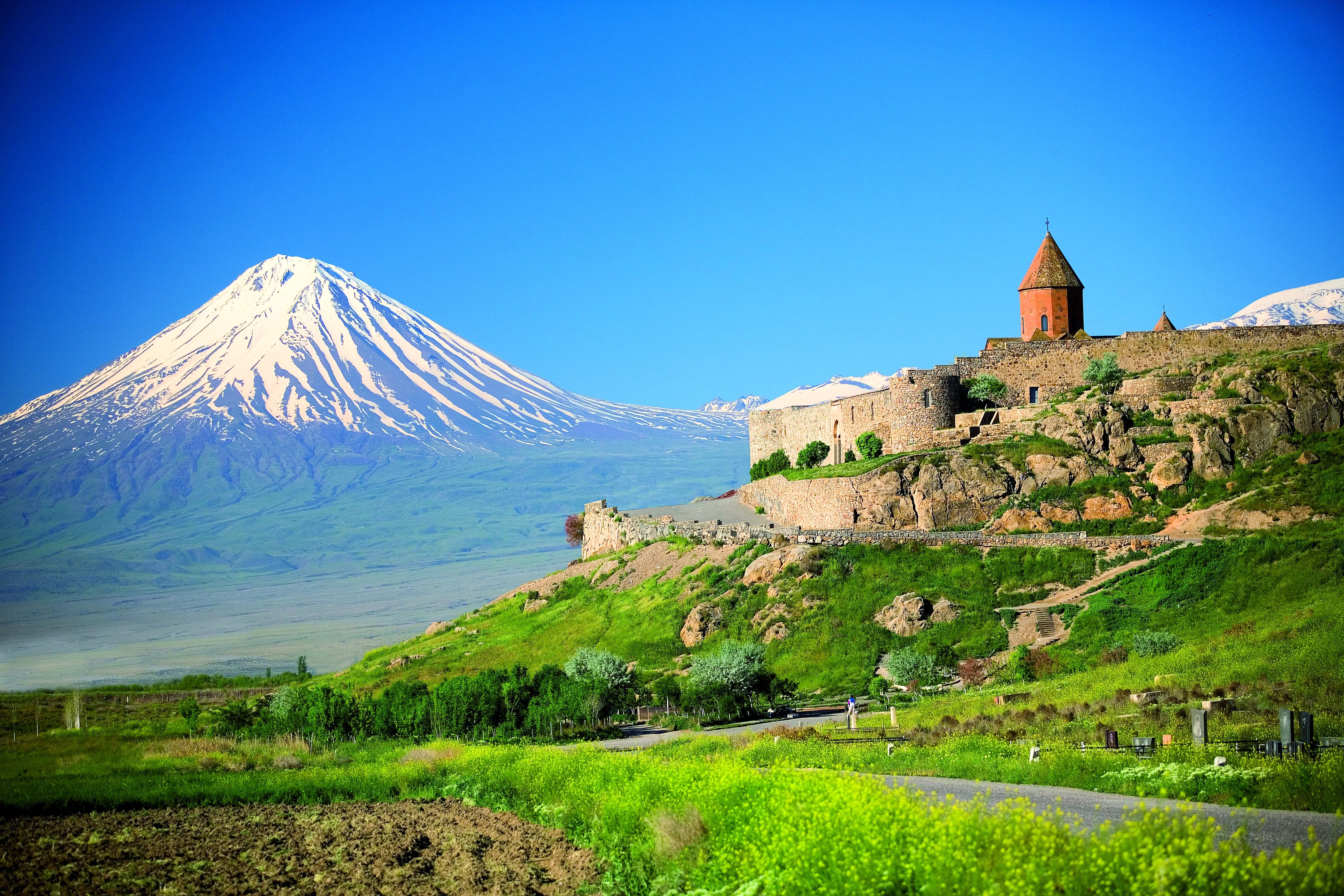Ереван этимология и топонимия символы и география и климат