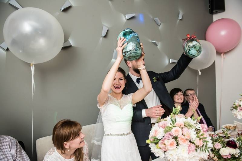 Свадебные конкурсы для гостей: прикольные, без тамады — как развлечь гостей, жениха и невесту на свадьбе