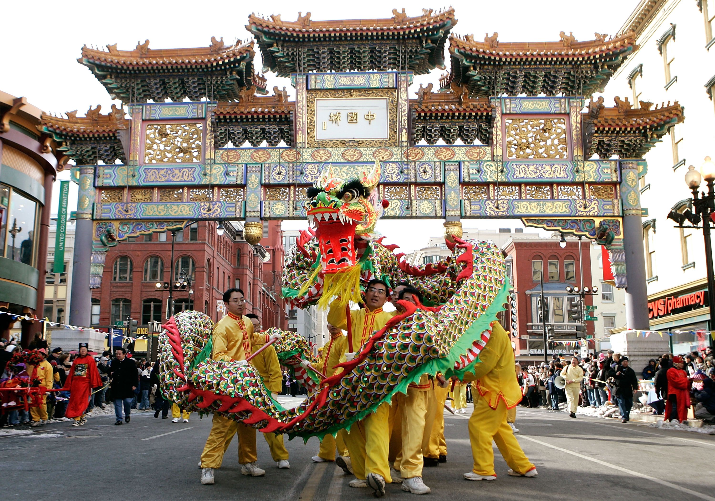 Китайцы празднуют. Карнавал Шавань Гуанчжоу. Новый год в Китае. Праздники в Китае. Празднование нового года в Китае.