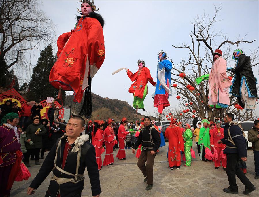 Китайские народные игры. Китайский новый год. Фестиваль весны в Китае. Китайский новый год фестиваль. Праздник весны в Китае традиции.
