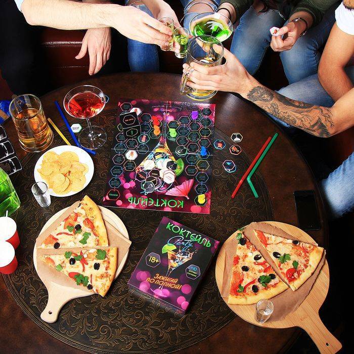 Алкогольные игры: как развлечь гостей на вечеринке, настольные забавы с выпивкой