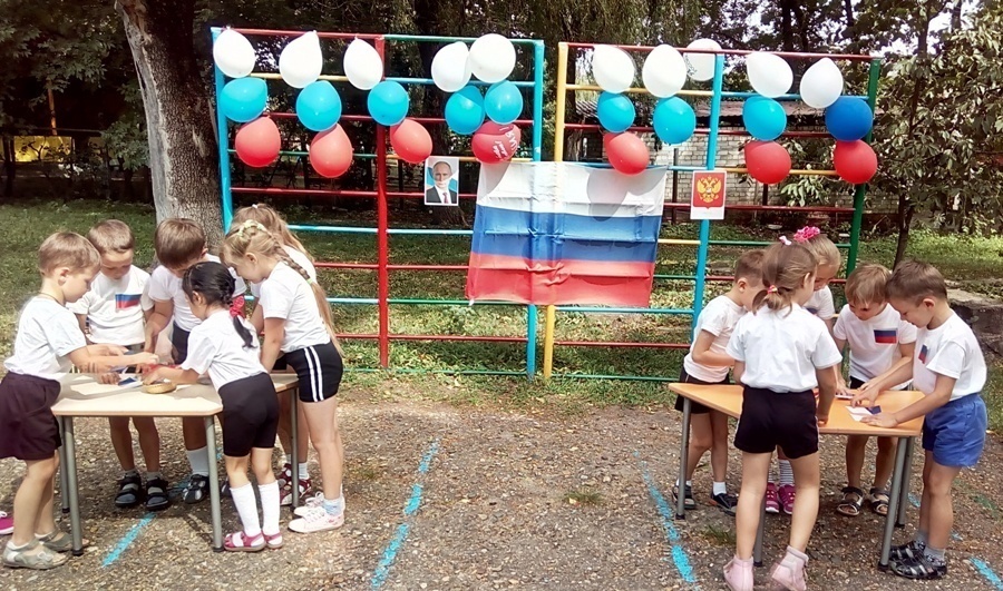 Из истории праздников. 22 августа- день государственного флага россии.