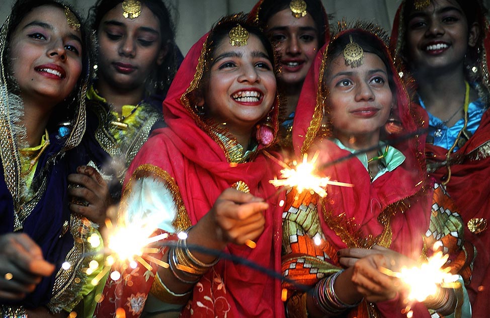 Холи — традиции и символика индуистского праздника красок
